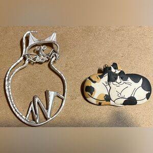 Abstract Vintage Openwork Modernist Hammered SilverTone & Ceramic Cat Brooches